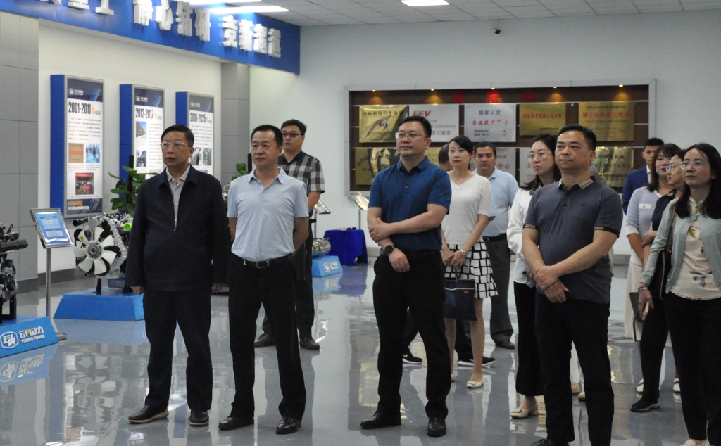 昆明市国资委党组书记王磊一行到云南1929cc威尼斯动力集团有限公司开展调研